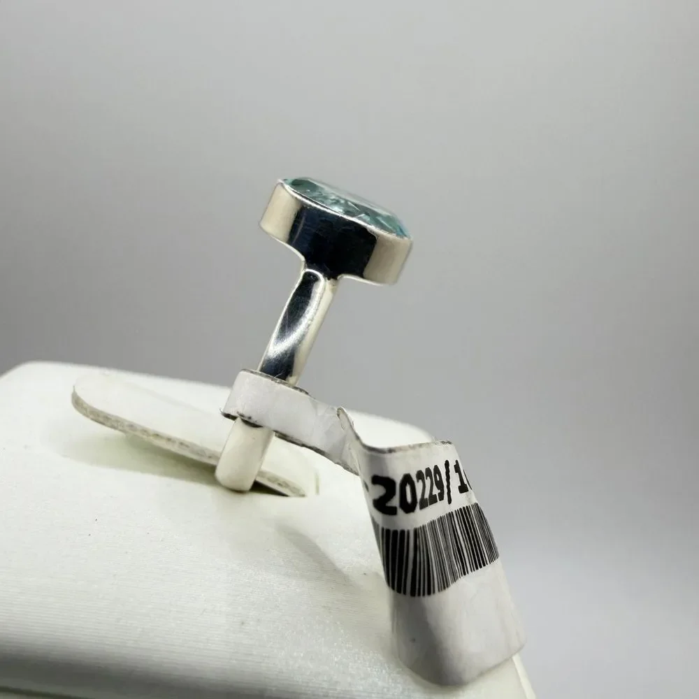 NWT 8x10.5mm oval‎ cut faceted blue topaz solitaire ring in sterling silver!